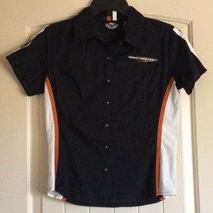 Medium Harley Davidson button up top